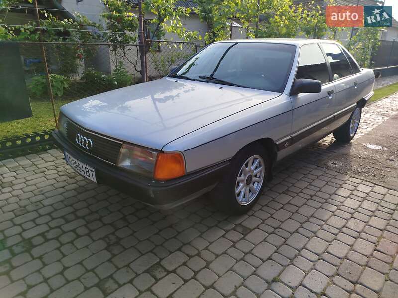 Седан Audi 100 1989 в Мукачево