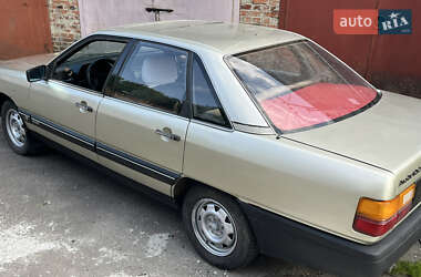Седан Audi 100 1986 в 