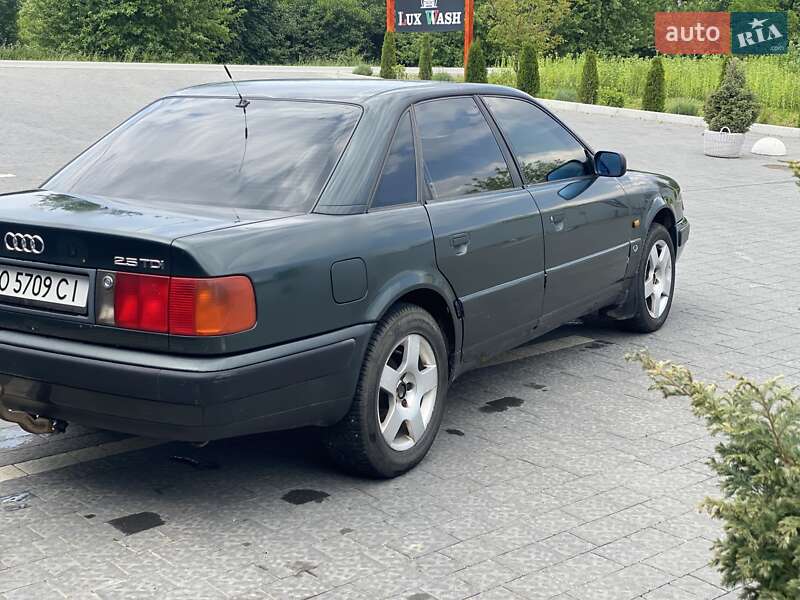 Седан Audi 100 1993 в Великому Березному