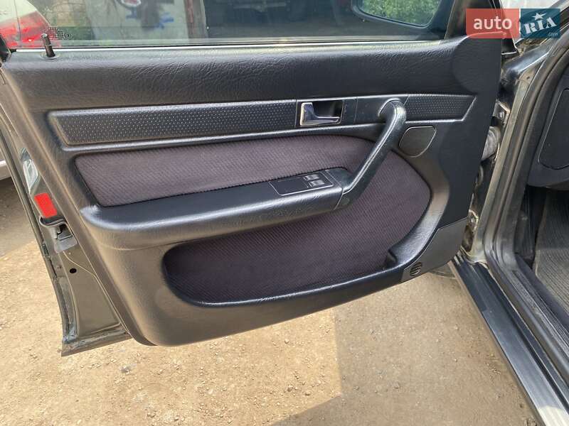 Седан Audi 100 1993 в Великому Березному