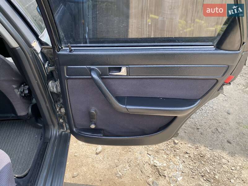Седан Audi 100 1993 в Великому Березному