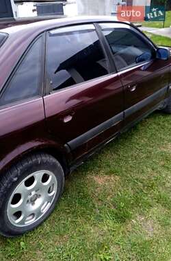 Седан Audi 100 1991 в Кельменцях