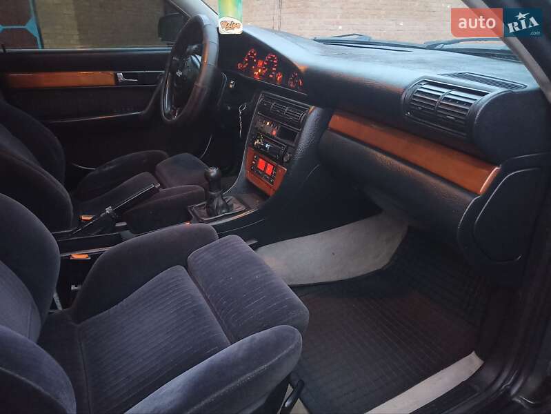 Седан Audi 100 1992 в Немирові
