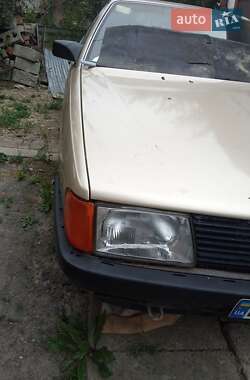 Седан Audi 100 1985 в Трускавці
