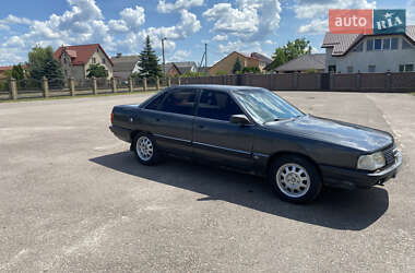 Седан Audi 100 1990 в 