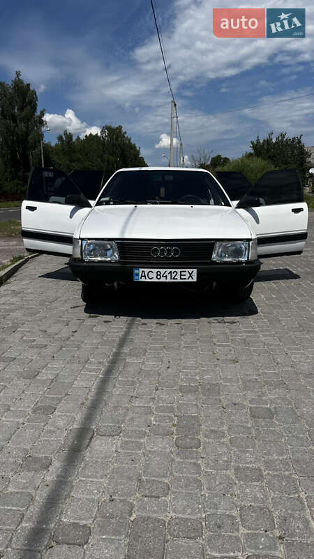 Седан Audi 100 1988 в Любомле