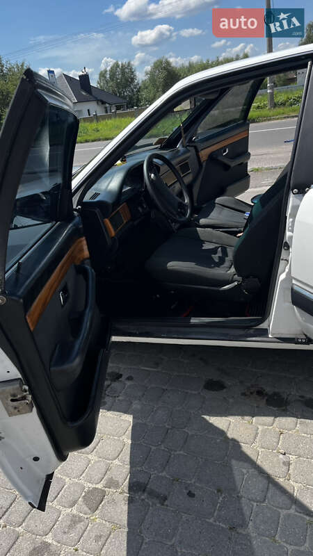 Седан Audi 100 1988 в Любомле