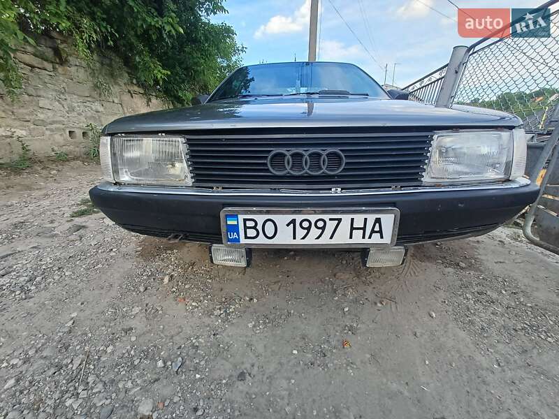 Седан Audi 100 1988 в Борщеве