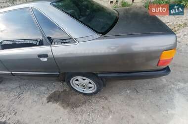Седан Audi 100 1988 в 