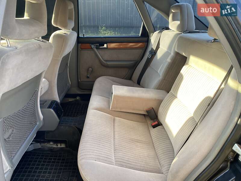 Седан Audi 100 1992 в Ровно