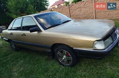 Седан Audi 100 1983 в Глыбокой