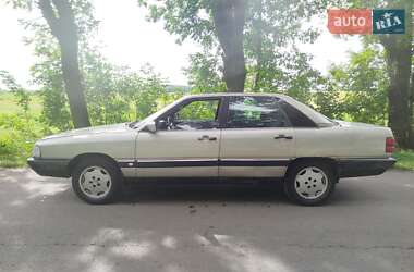 Седан Audi 100 1989 в Березному