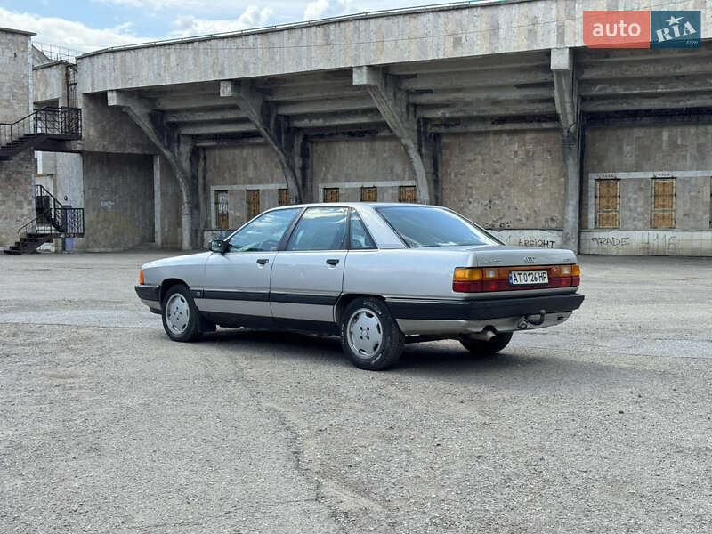 Седан Audi 100 1984 в Ивано-Франковске