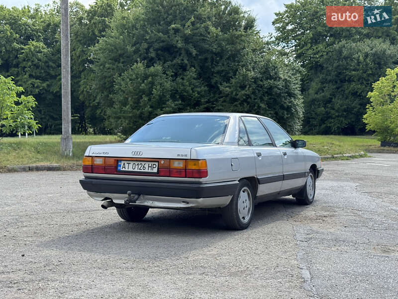 Седан Audi 100 1984 в Ивано-Франковске