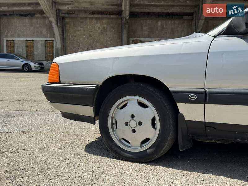 Седан Audi 100 1984 в Ивано-Франковске