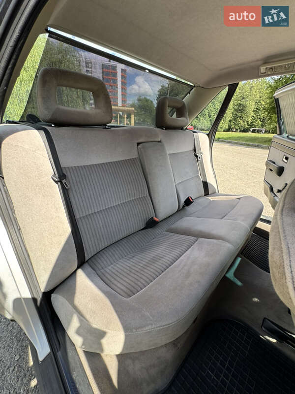 Седан Audi 100 1984 в Ивано-Франковске