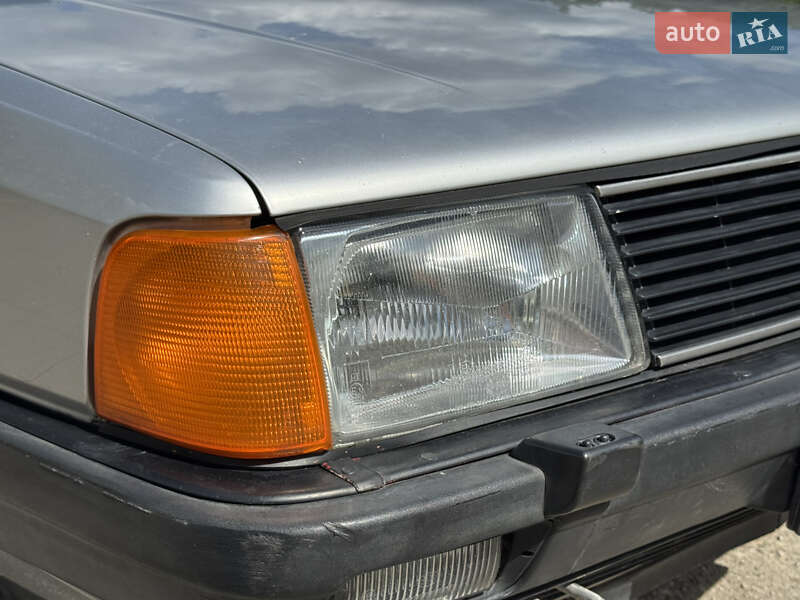 Седан Audi 100 1984 в Ивано-Франковске