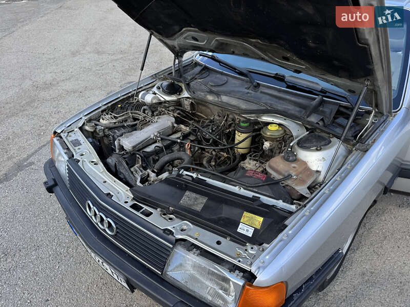 Седан Audi 100 1984 в Ивано-Франковске