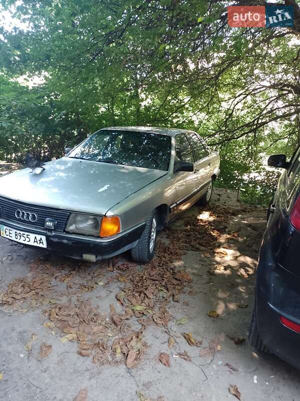 Седан Audi 100 1985 в Черновцах