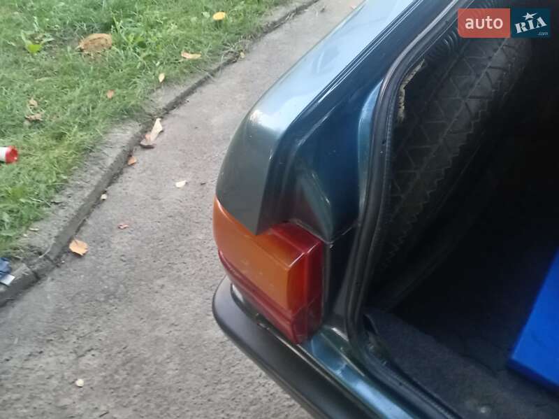Седан Audi 100 1990 в Ладыжине
