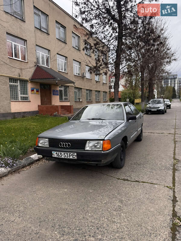 Седан Audi 100 1986 в Ужгороде