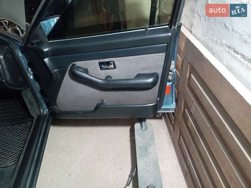Седан Audi 100 1990 в Ладыжине