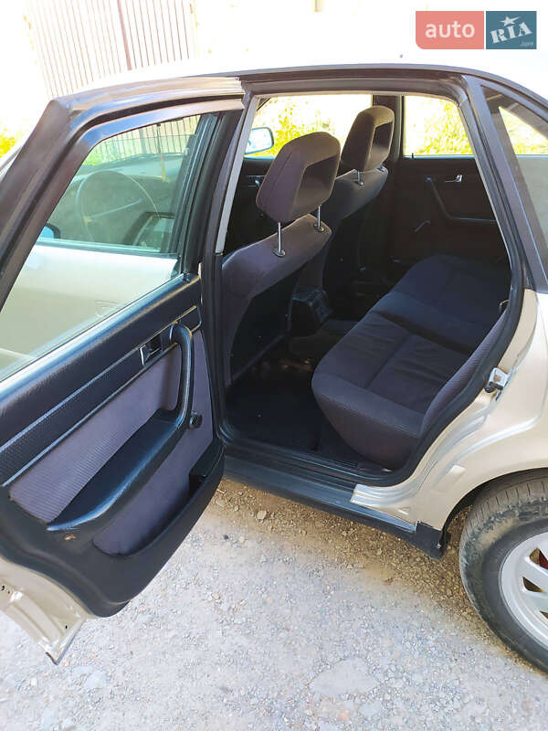 Седан Audi 100 1992 в Чорткові