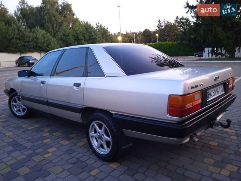 Седан Audi 100 1988 в Луцке