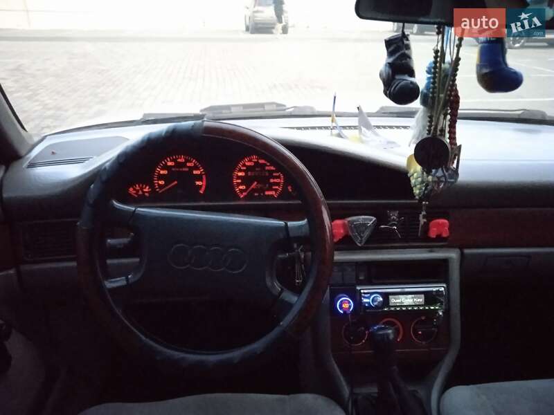 Седан Audi 100 1988 в Луцке
