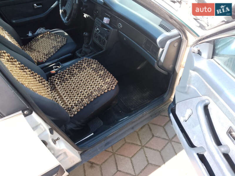 Седан Audi 100 1988 в Костополе