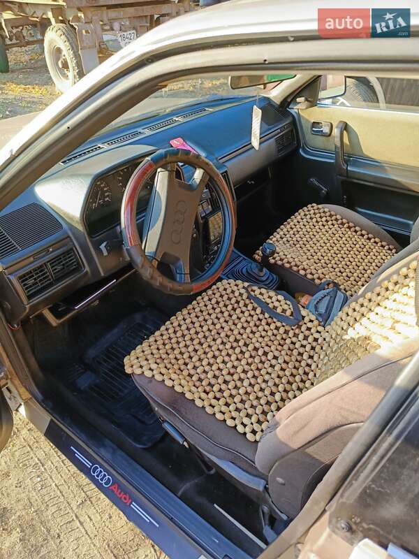 Седан Audi 100 1985 в Чернигове