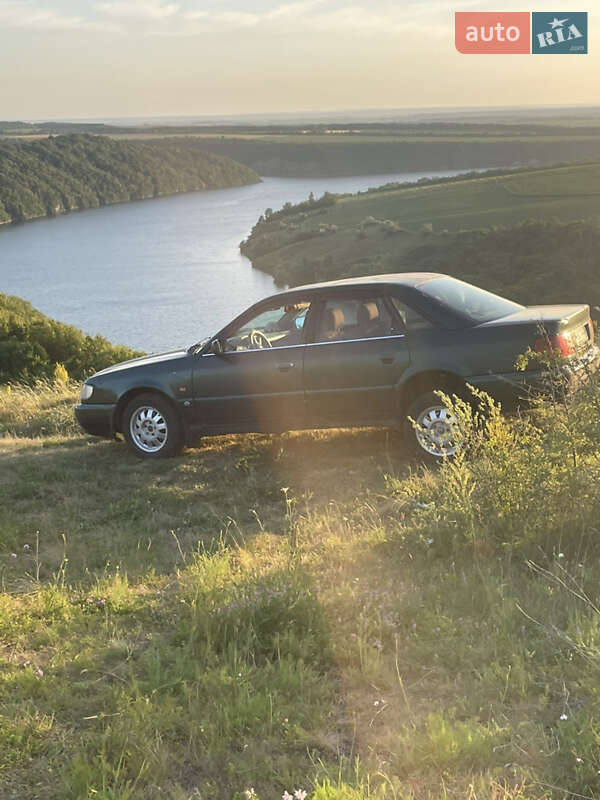 Седан Audi 100 1993 в Кельменцах