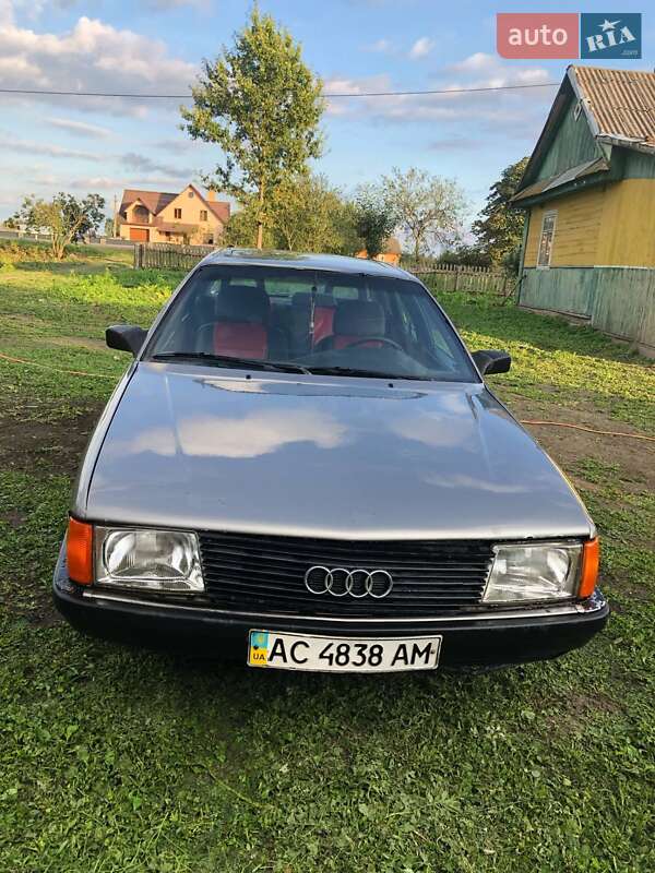 Седан Audi 100 1988 в Турийске