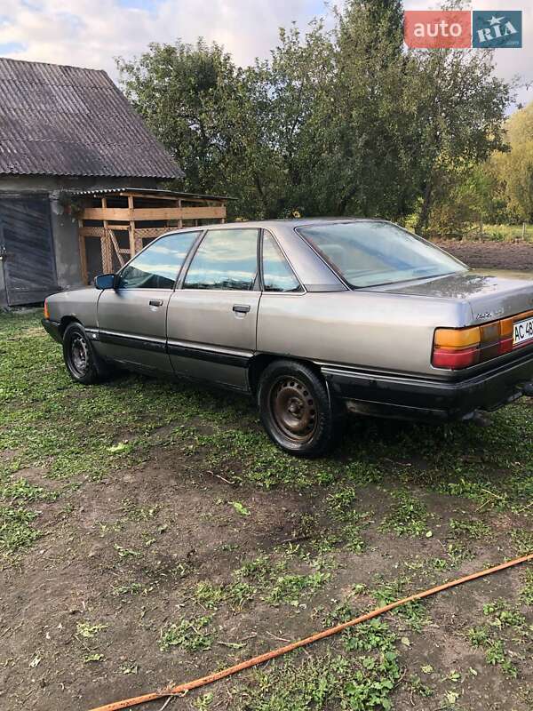 Седан Audi 100 1988 в Турийске