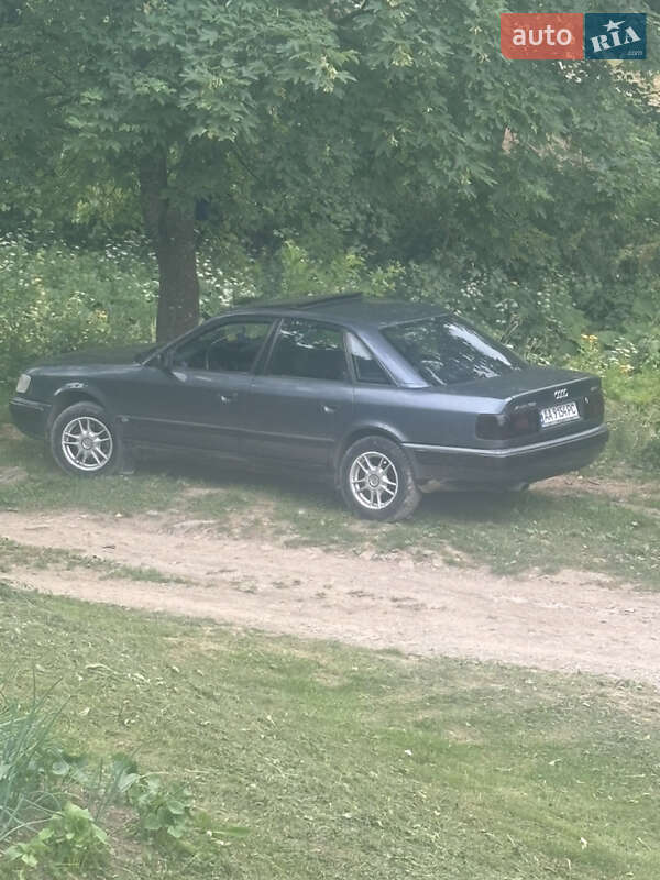 Седан Audi 100 1992 в Яремче