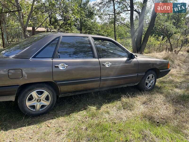 Седан Audi 100 1984 в Запорожье