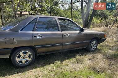 Седан Audi 100 1984 в 