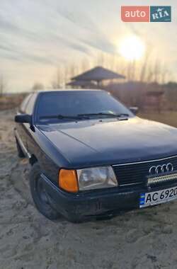 Седан Audi 100 1988 в Шацке