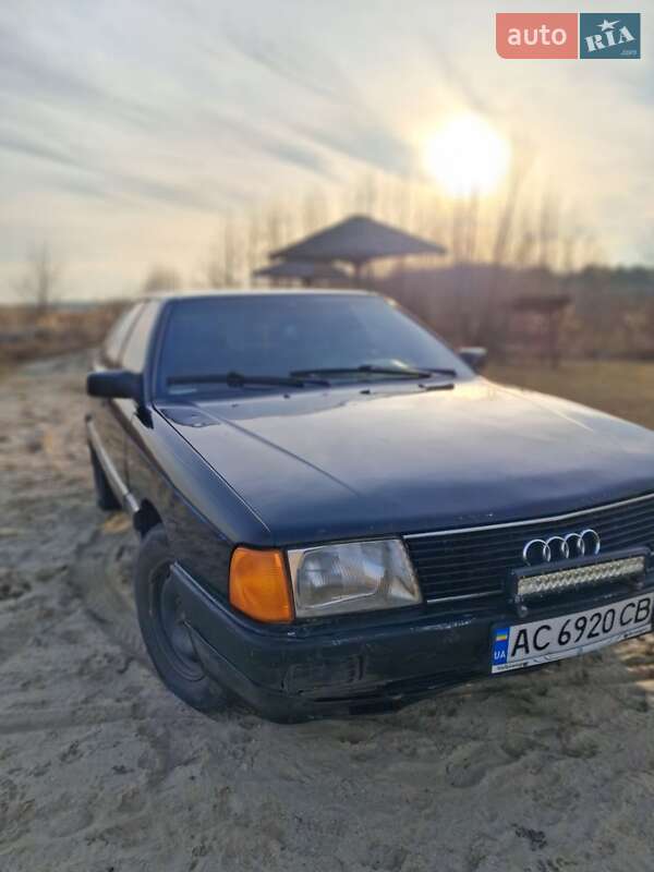 Седан Audi 100 1988 в Шацке