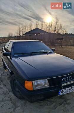 Седан Audi 100 1988 в Шацке