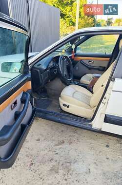 Седан Audi 100 1990 в 