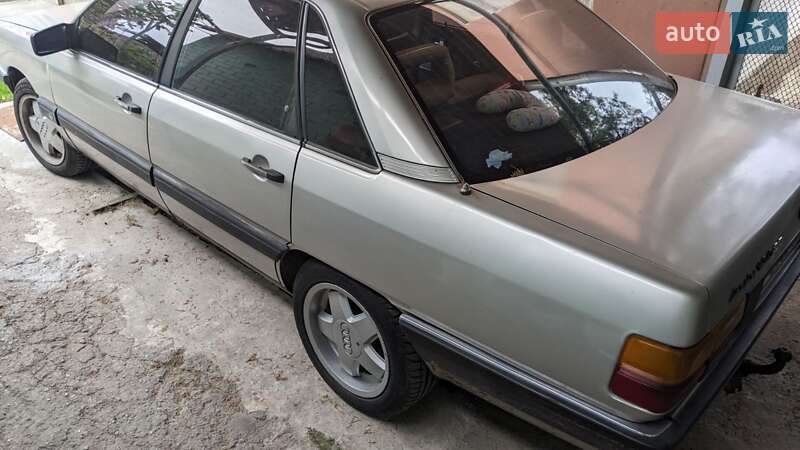 Седан Audi 100 1985 в Запорожье