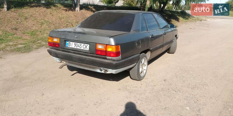 Седан Audi 100 1986 в Кременчуге