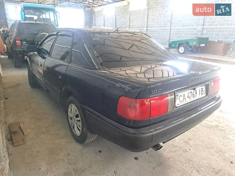Audi 100