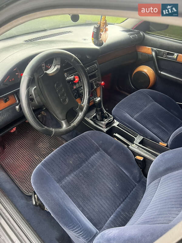 Седан Audi 100 1992 в Казатине