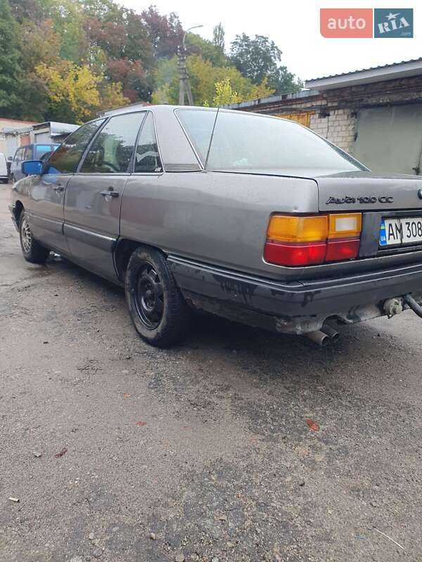 Седан Audi 100 1986 в Житомире