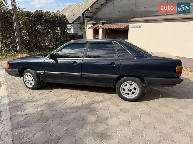 Седан Audi 100 1987 в Днепре