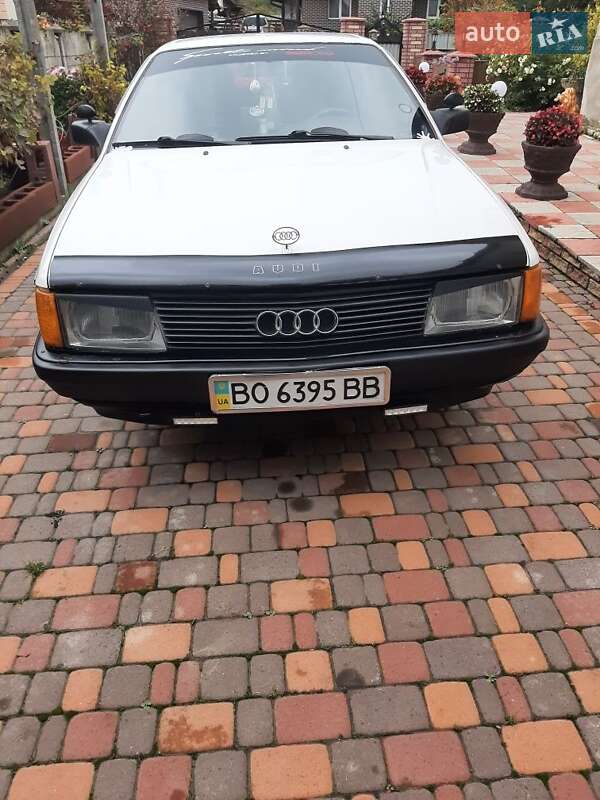 Седан Audi 100 1990 в Чорткові