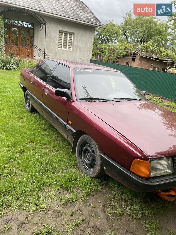 Седан Audi 100 1988 в Черновцах