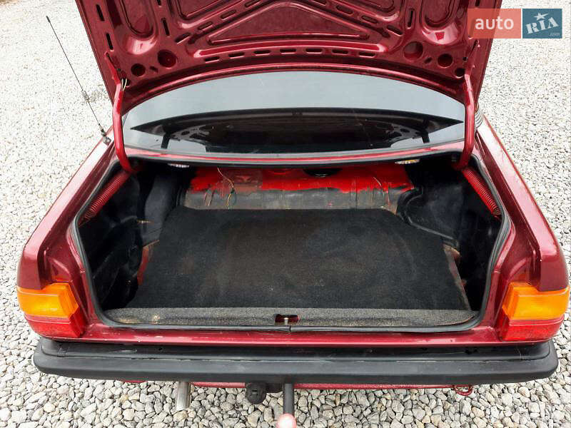 Седан Audi 100 1988 в Черновцах